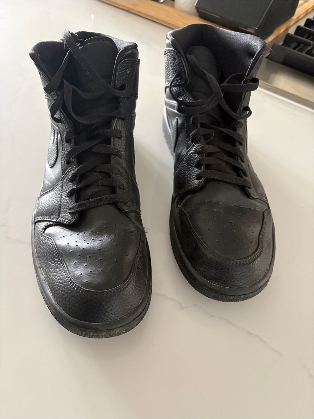 Men's Black High-Top Air Jordans Leather Sneakers - Classic Casual Style